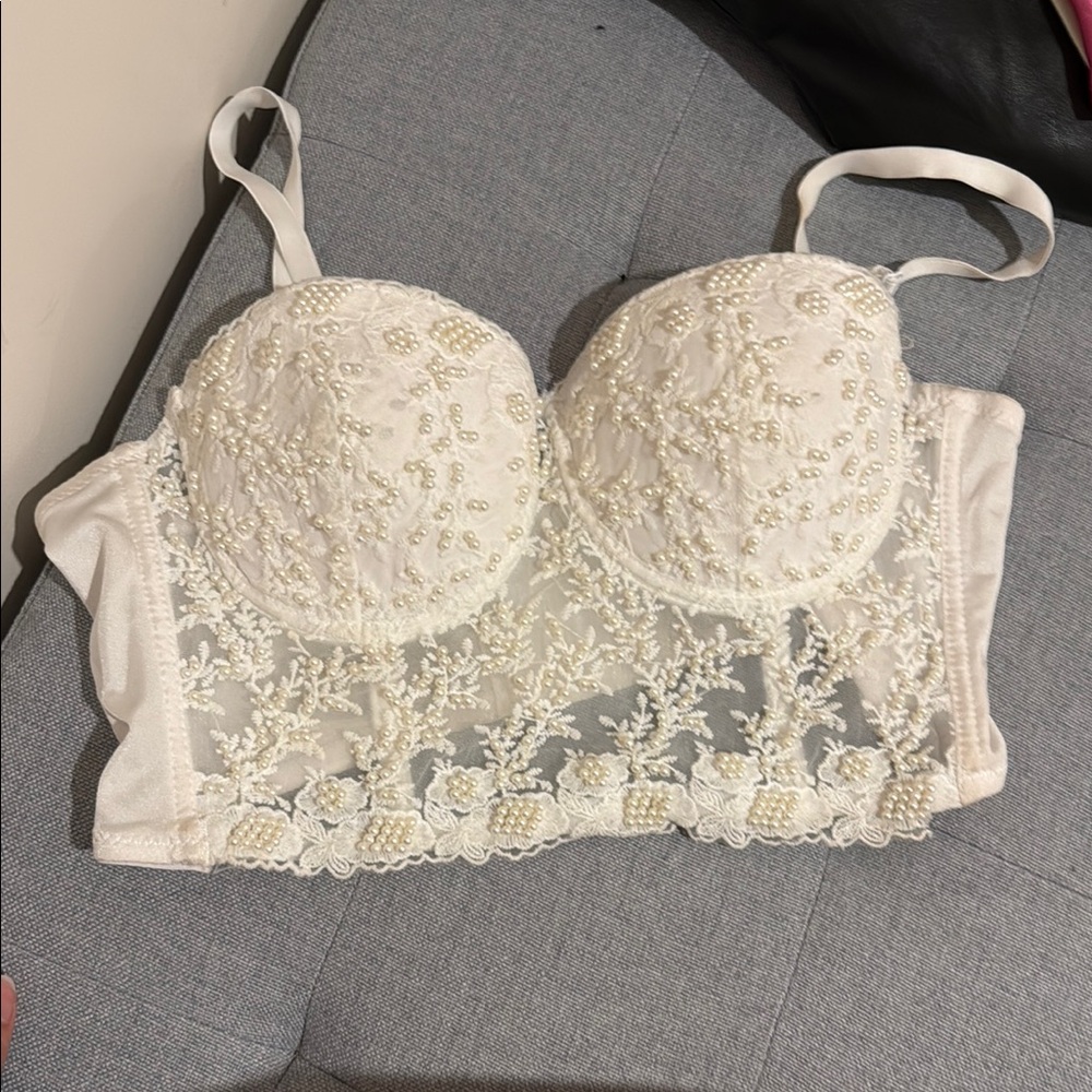 Elegant White Lace Bustier